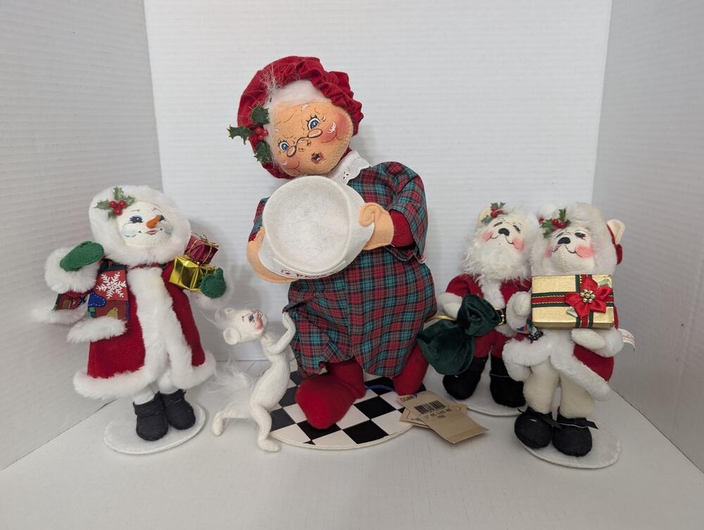 Vintage Annalee Christmas Felt Dolls Lot Mrs Claus Cat Polar Bears Snowman